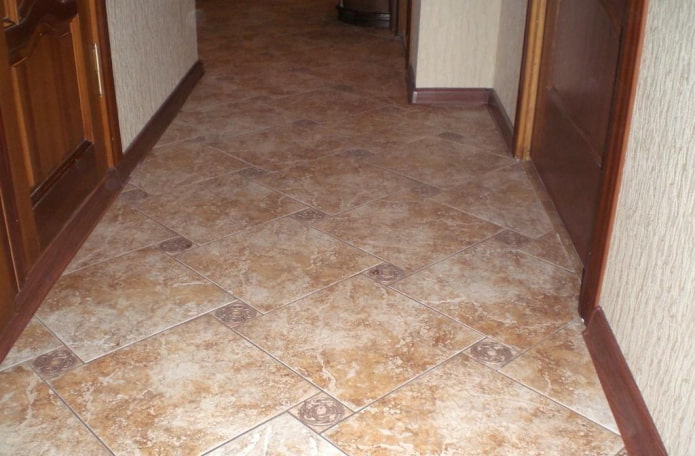 linoleum onder tegel