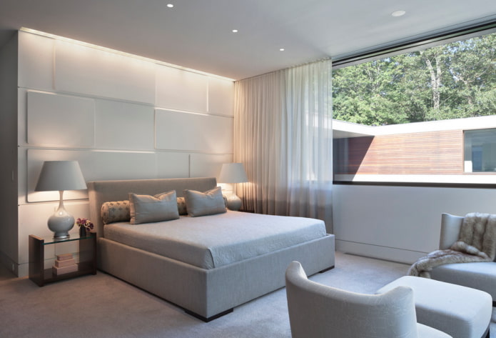 linnen gordijnen in het slaapkamerinterieur