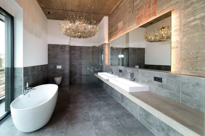 originele kroonluchter in de badkamer