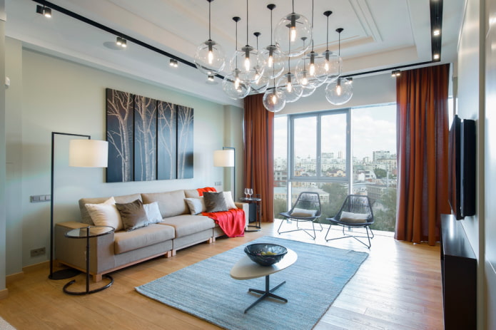 kroonluchter in het interieur van de hal in een moderne stijl