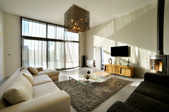 kroonluchter in het interieur van de hal in een moderne stijl