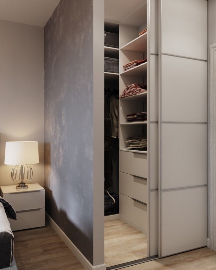 kleedkamer in de slaapkamer
