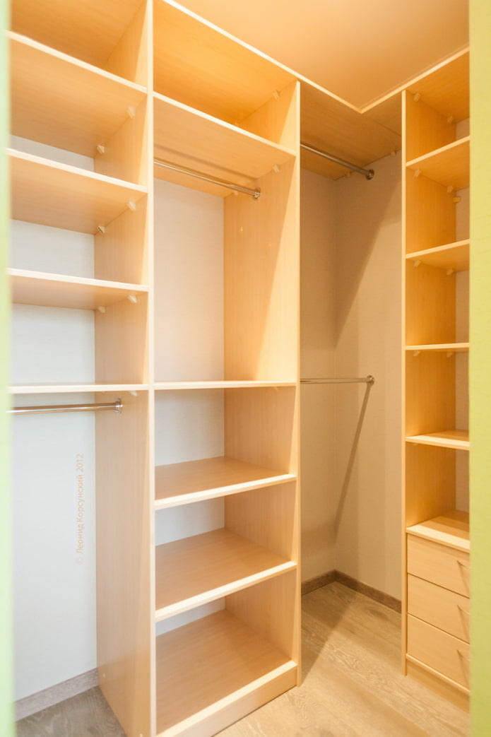 garderobe shelves