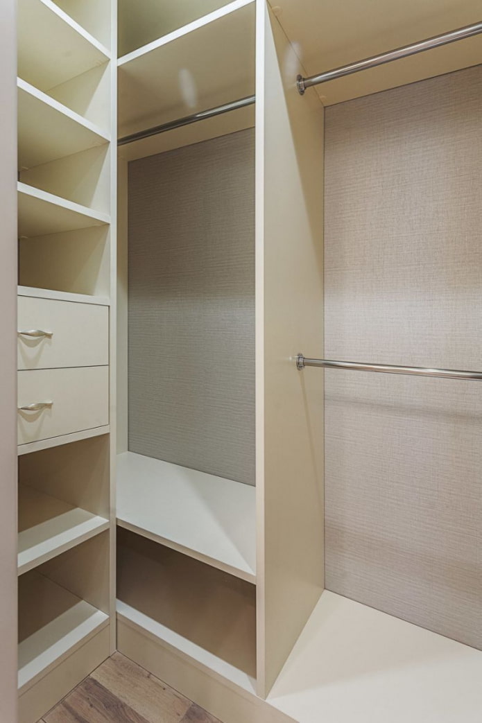 kleedkamer met lades