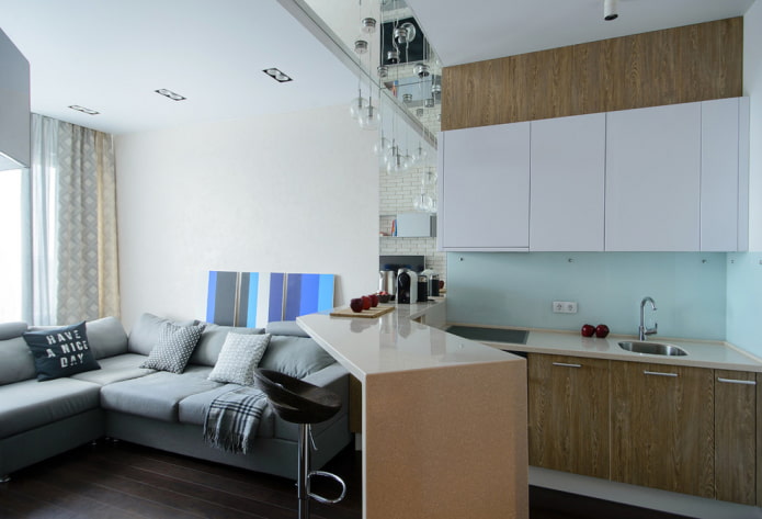 een keukenset in het interieur van een kleine woonkeuken