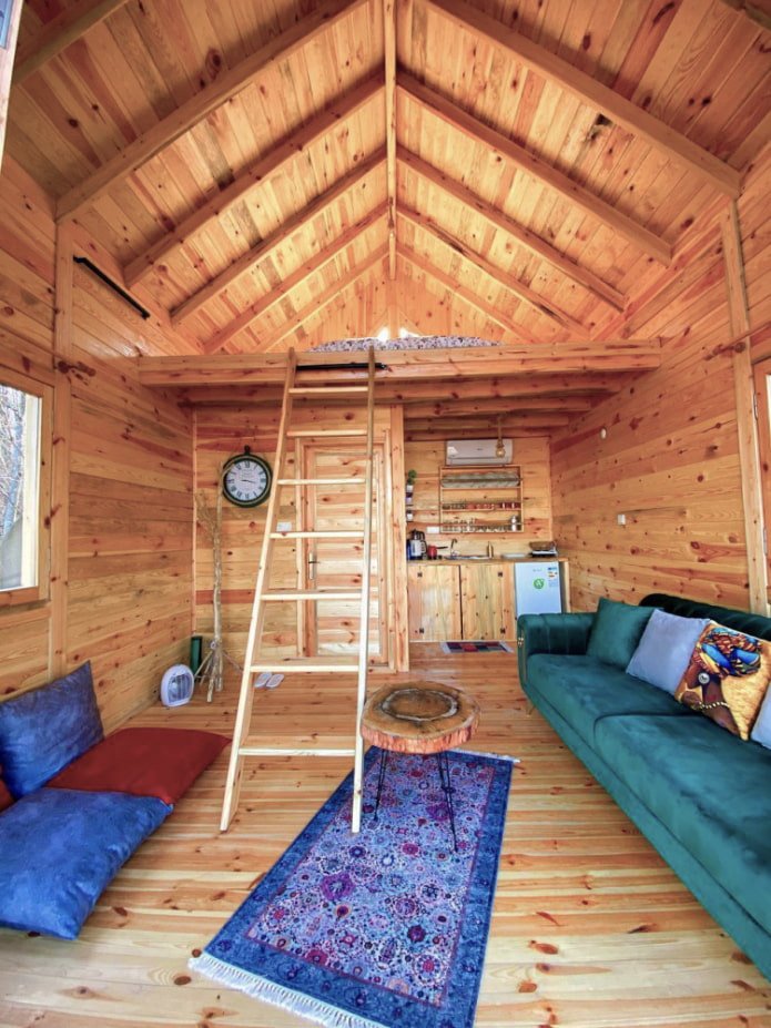 Woonkamer en trap