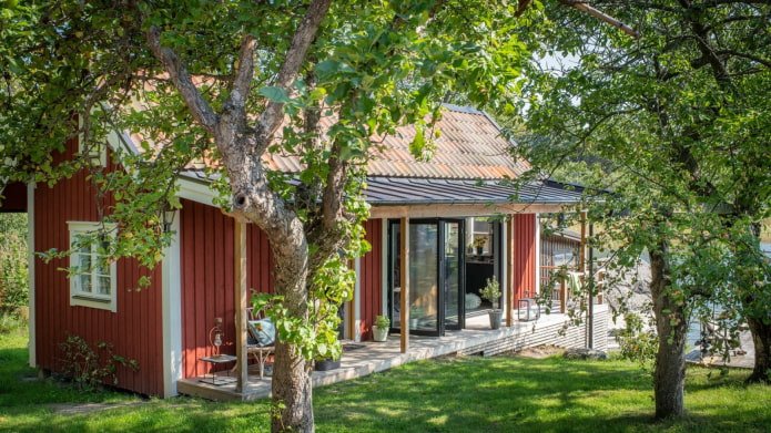 Minihuisje met terras aan het strand