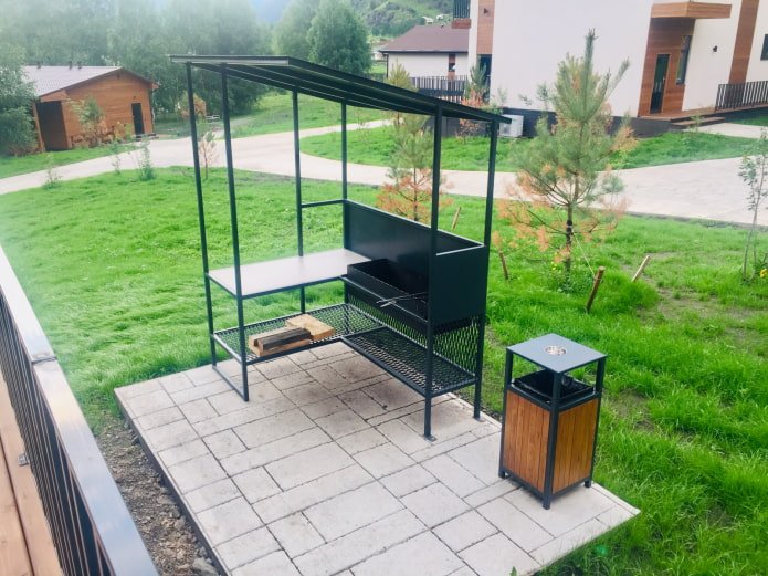 kleine barbecue op het datsja