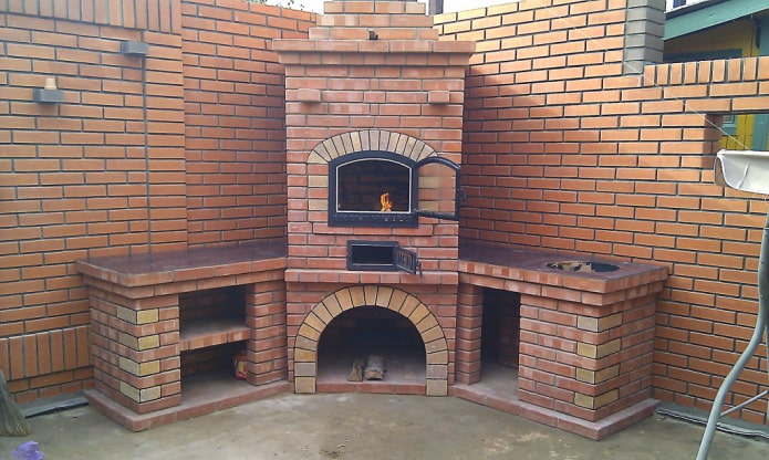 Bakstenen hoekbarbecue