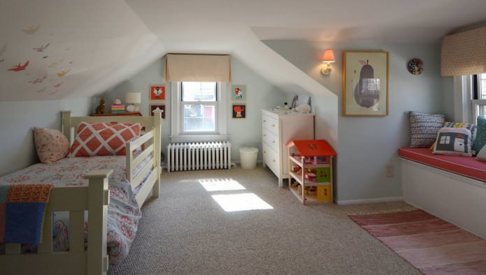 lichte kinderkamer voor een meisje