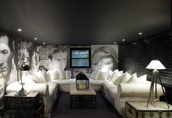 zwart spanplafond in het interieur