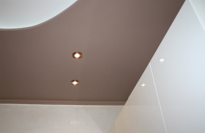 mat spanplafond in bruine kleur