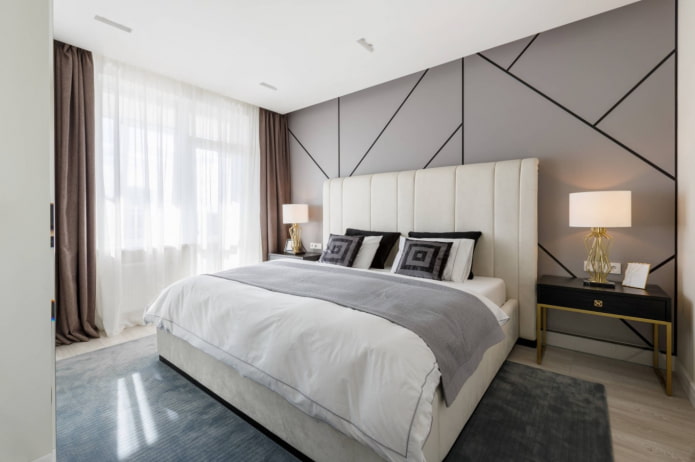 muur achter het bed in de slaapkamer