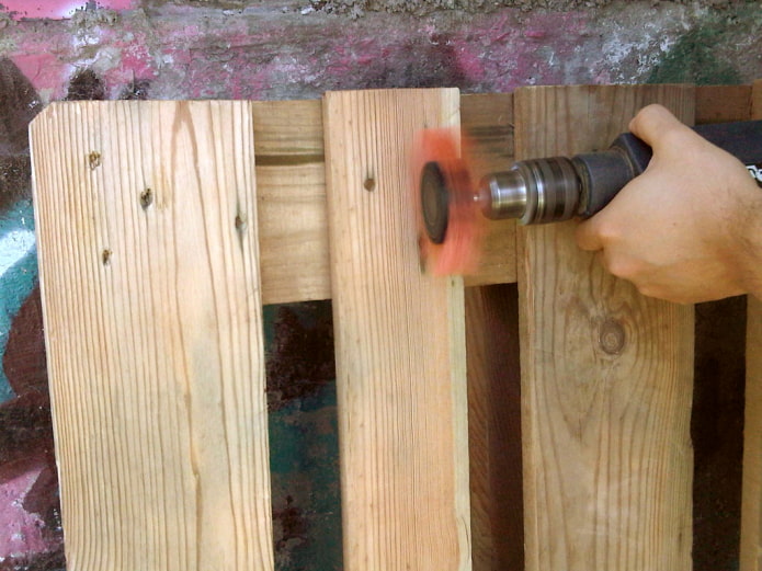 Een pallet schuren