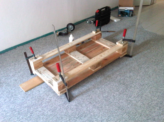 Een tafel monteren