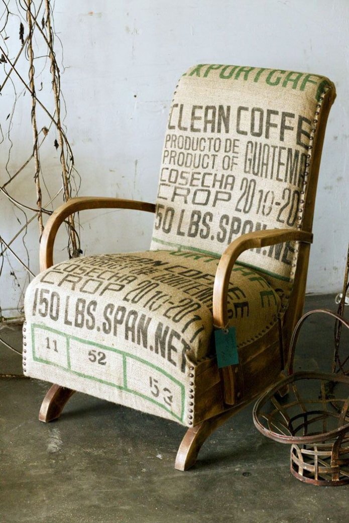 stoel met jute bekleding