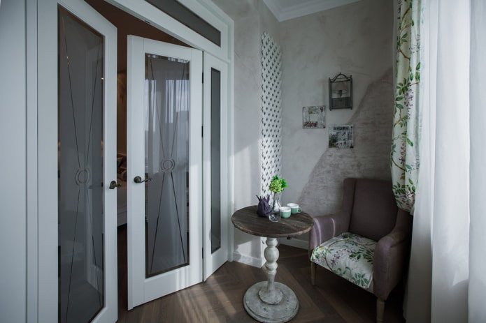 glazen draaideuren in het interieur