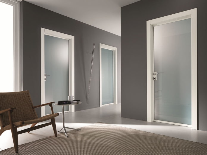 deur met beglazing in de minimalistische stijl