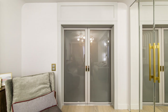 glazen binnendeur in het interieur