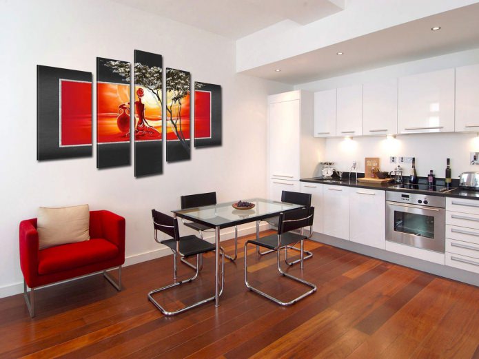 modern modulair schilderij in het interieur van de keuken