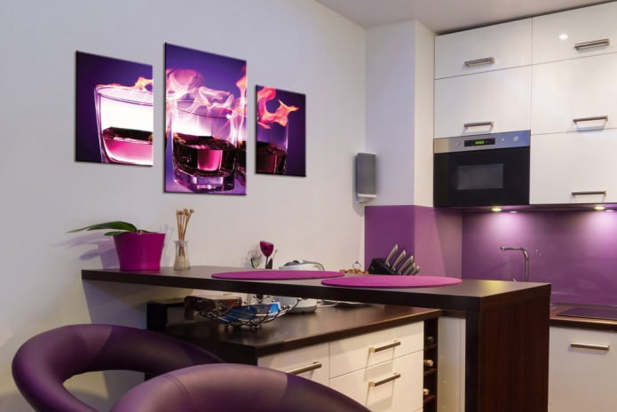 Modulair schilderij in het interieur van de keuken