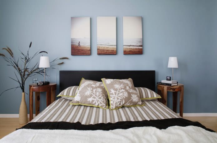 Modulair schilderij in een slaapkamerinterieur