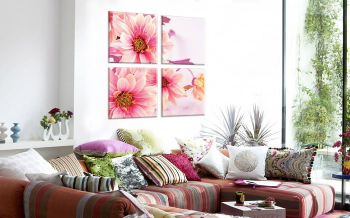 modern modulair schilderij in het interieur van de woonkamer