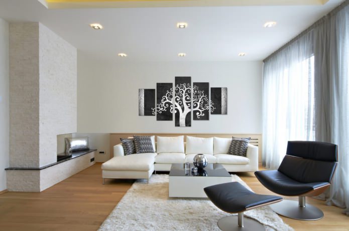 Modern modulair schilderij in het woonkamerinterieur