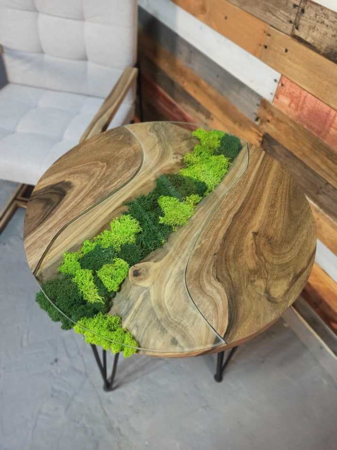 tafel met mos decor