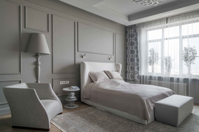 wandlijsten plaatsen in het interieur