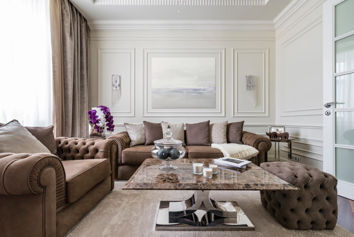 wandlijsten in het interieur van de woonkamer