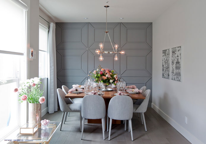 wandlijsten plaatsen in het interieur