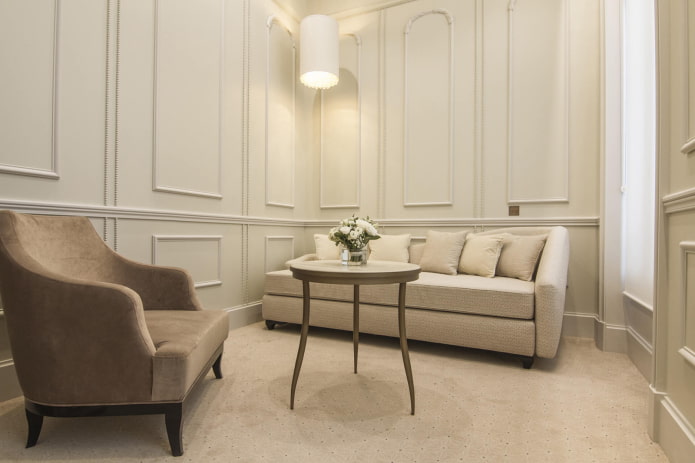 wandlijsten in het interieur van de woonkamer