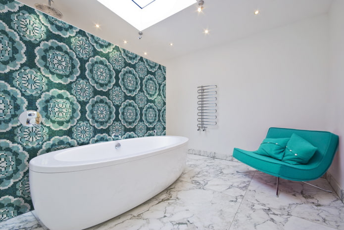 moza?ekpatronen en ornamenten in het interieur van de badkamer
