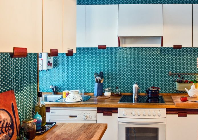 turkooizen moza?ektegels in de keuken