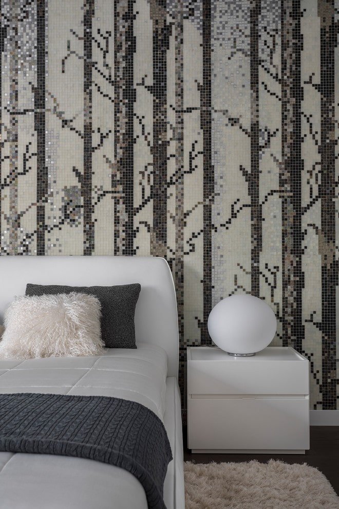 moza?ek op de muur in de slaapkamer