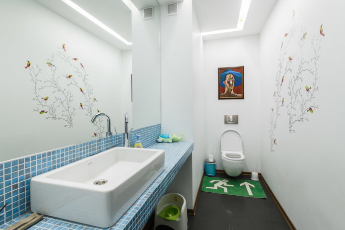 moza?ek op het aanrechtblad in het interieur van de badkamer