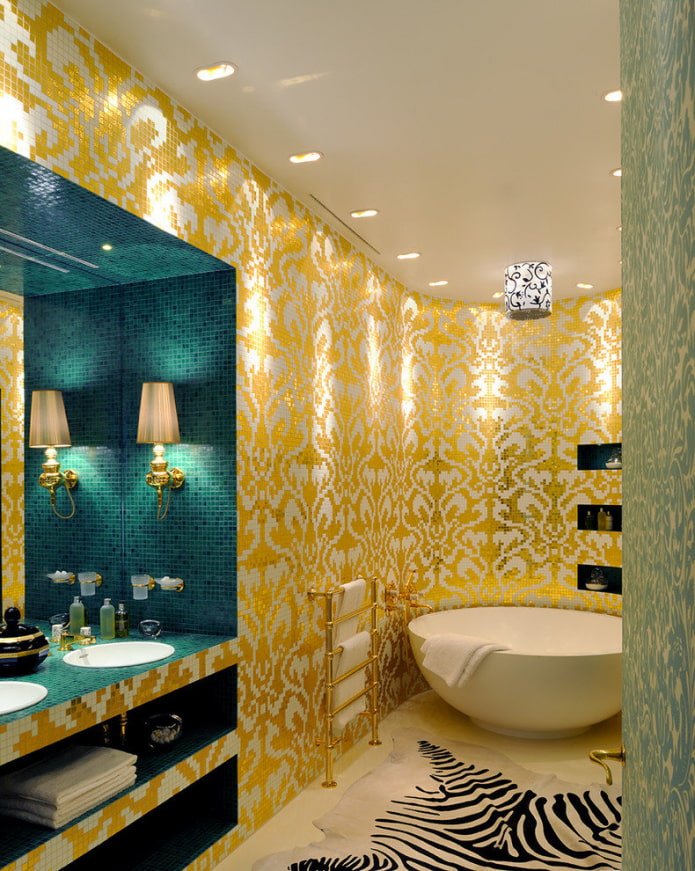 gouden moza?ek in het badkamerinterieur