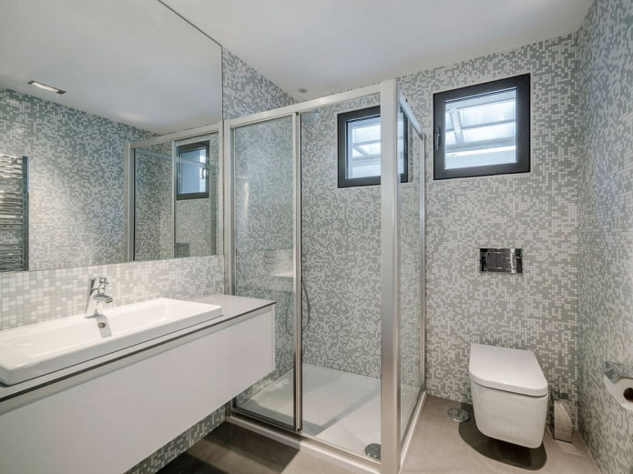 vierkante moza?ek in het badkamerinterieur