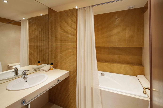 mesh-moza?ek in het badkamerinterieur