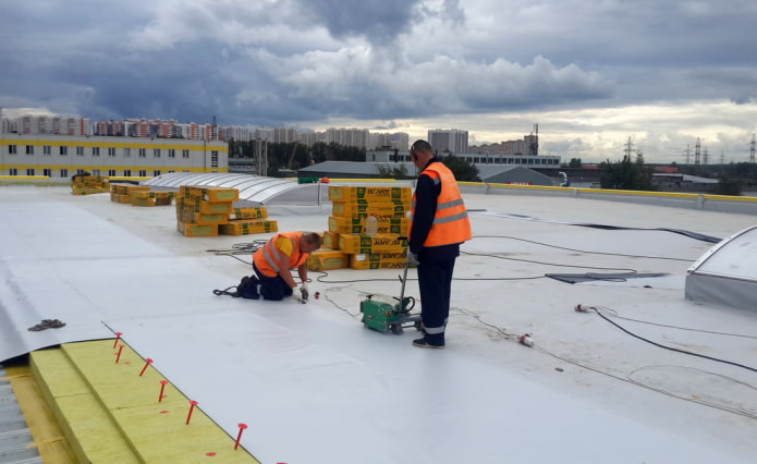 installatie van membraandakbedekking