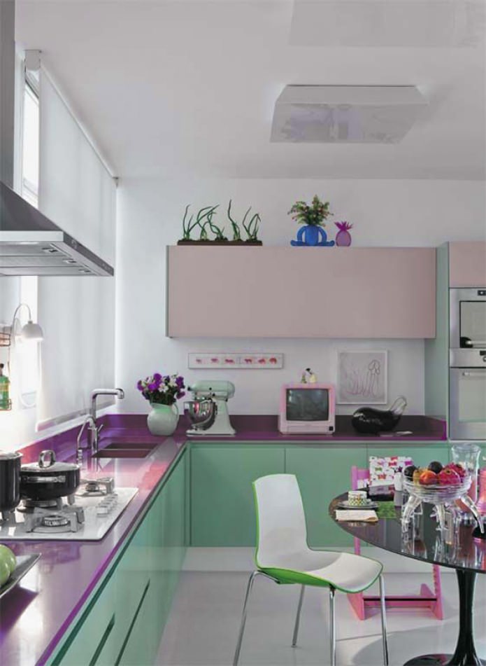 Keuken met munt en lila