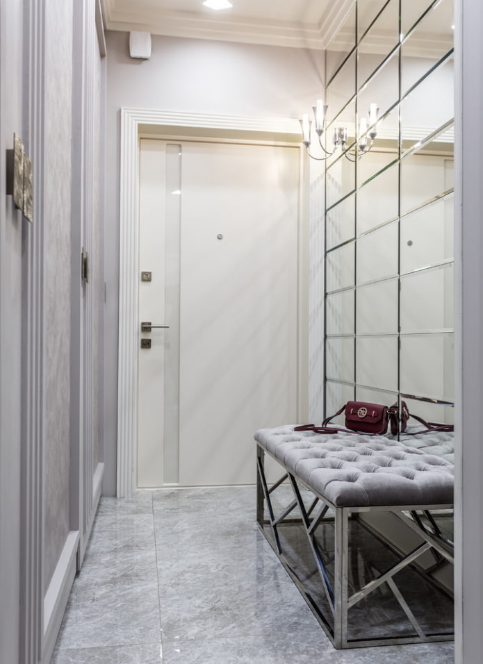 Buitendeurbekleding binnen de appartement