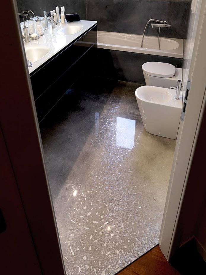 gladde vloer in het toilet