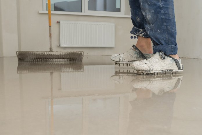 zelfnivellerende vloer gieten