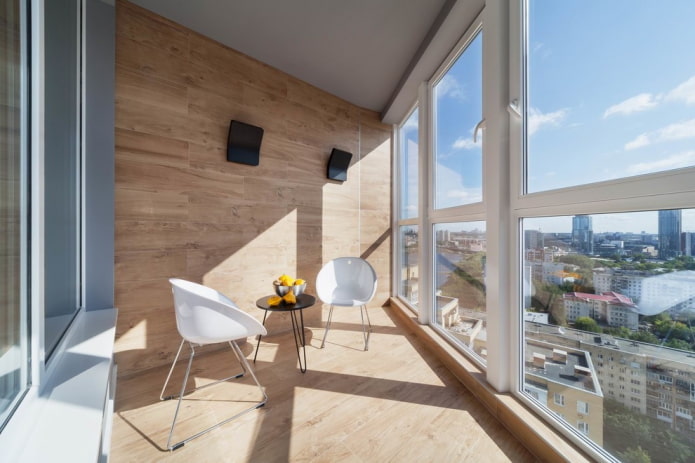 houten vloertegels in het interieur