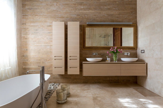beige vloertegels in het interieur