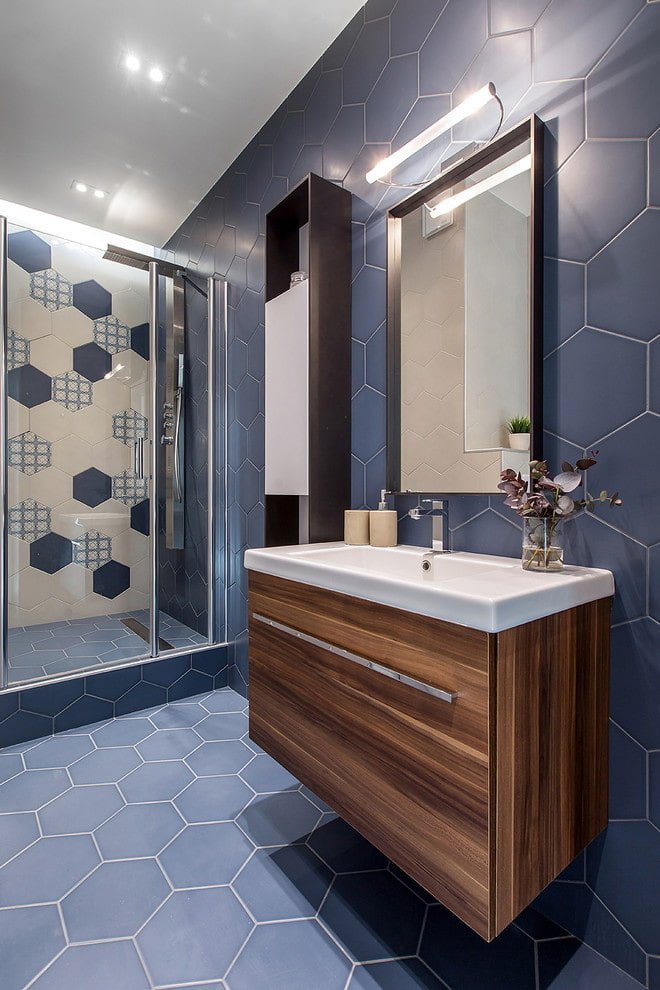 blauwe vloertegels in het interieur