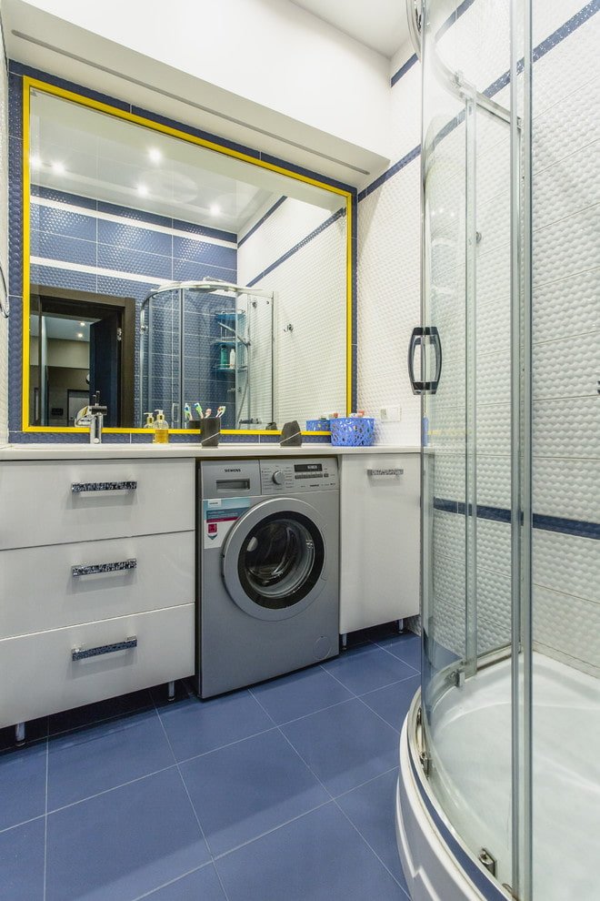 blauwe vloertegels in het interieur