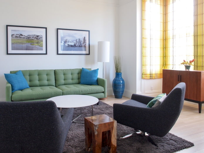 blauwe vaas in de woonkamer